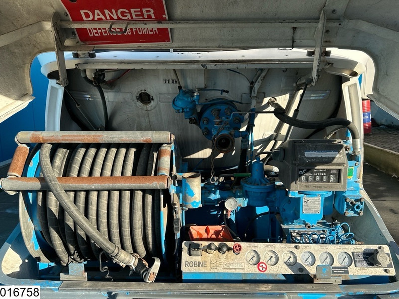 Renault Midlum 220 17013 Liter, LPG GPL, Gastank, Steel suspension - Kamion cisterna: slika 4 Renault Midlum 220 17013 Liter, LPG GPL, Gastank, Steel suspension - Kamion cisterna: slika 4