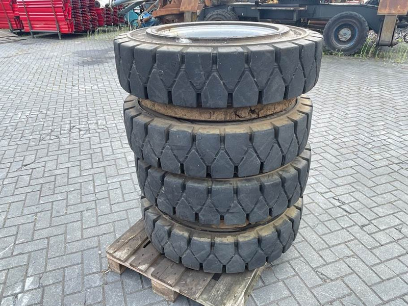Athletik 10.00-20 - SOLID - Tire/Reifen/Band - Шины и диски za Građevinska mašina: slika 3 Athletik 10.00-20 - SOLID - Tire/Reifen/Band - Шины и диски za Građevinska mašina: slika 3
