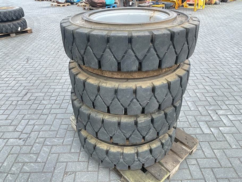 Athletik 10.00-20 - SOLID - Tire/Reifen/Band - Шины и диски za Građevinska mašina: slika 2 Athletik 10.00-20 - SOLID - Tire/Reifen/Band - Шины и диски za Građevinska mašina: slika 2