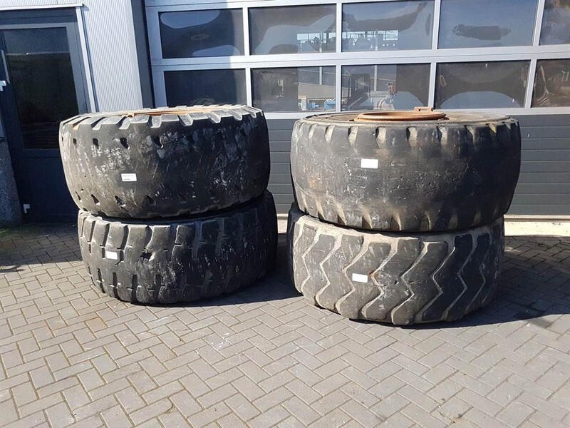 Case 921C-Michelin 26.5R25-Tire/Reifen/Band - Шины и диски za Građevinska mašina: slika 1 Case 921C-Michelin 26.5R25-Tire/Reifen/Band - Шины и диски za Građevinska mašina: slika 1