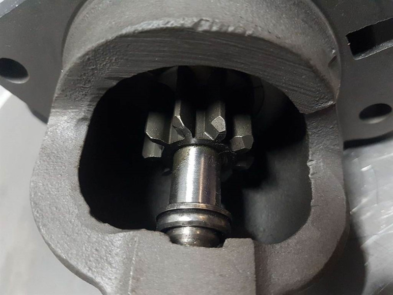 Deutz 912/913-24V 9T 4,0KW-Starter/Anlasser/Startmotor - Motor za Građevinska mašina: slika 4 Deutz 912/913-24V 9T 4,0KW-Starter/Anlasser/Startmotor - Motor za Građevinska mašina: slika 4