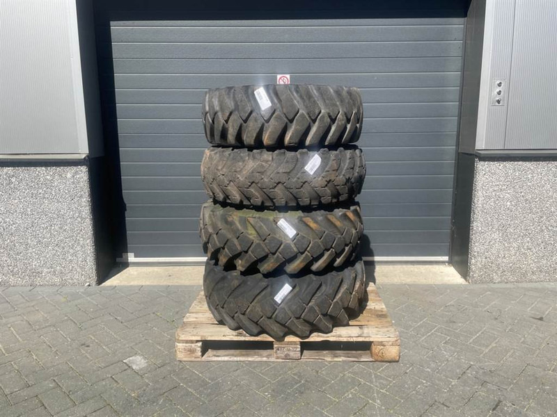 Everest 12.5-18 - Tire/Reifen/Band - Шины и диски za Građevinska mašina: slika 1 Everest 12.5-18 - Tire/Reifen/Band - Шины и диски za Građevinska mašina: slika 1