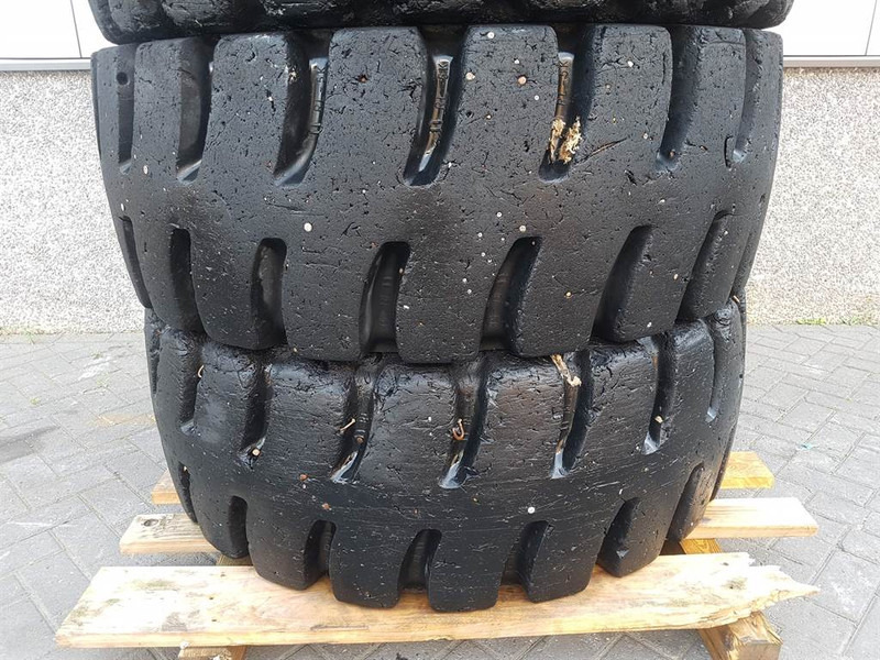 Liebherr L514 Stereo-Goodyear 17.5R25-Tire/Reifen/Band - Guma za Građevinska mašina: slika 4 Liebherr L514 Stereo-Goodyear 17.5R25-Tire/Reifen/Band - Guma za Građevinska mašina: slika 4