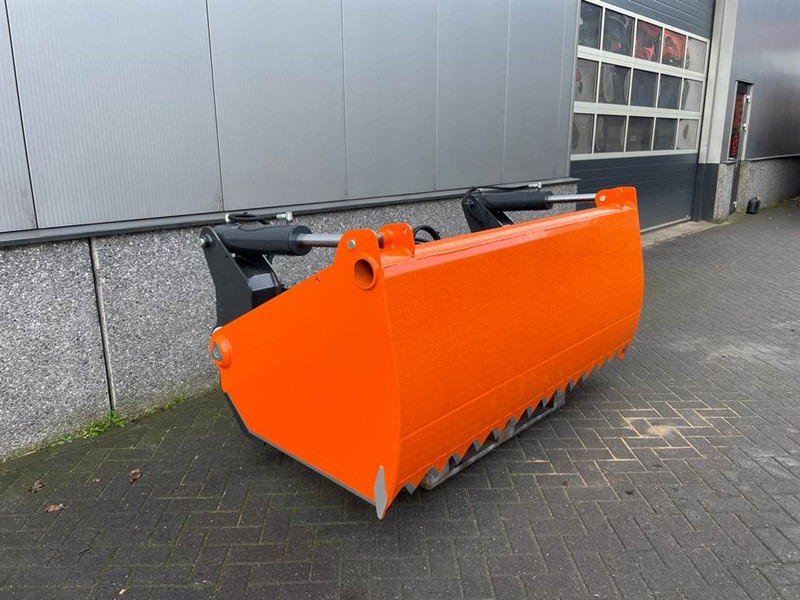MAMMUT SC220M - Silage cutter/Silageschneider/Kuilhapper - Oprema za silose: slika 2 MAMMUT SC220M - Silage cutter/Silageschneider/Kuilhapper - Oprema za silose: slika 2
