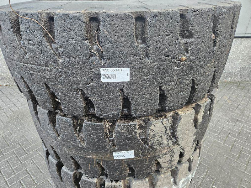 New Holland W110C-Barkley 17.5R25-Tire/Reifen/Band - Шины и диски za Građevinska mašina: slika 2 New Holland W110C-Barkley 17.5R25-Tire/Reifen/Band - Шины и диски za Građevinska mašina: slika 2