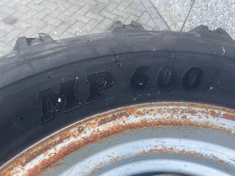Schaeff SKS661-BKT 405/70-24 (16/70-24)-Tire/Reifen/Band - Шины и диски za Građevinska mašina: slika 5 Schaeff SKS661-BKT 405/70-24 (16/70-24)-Tire/Reifen/Band - Шины и диски za Građevinska mašina: slika 5