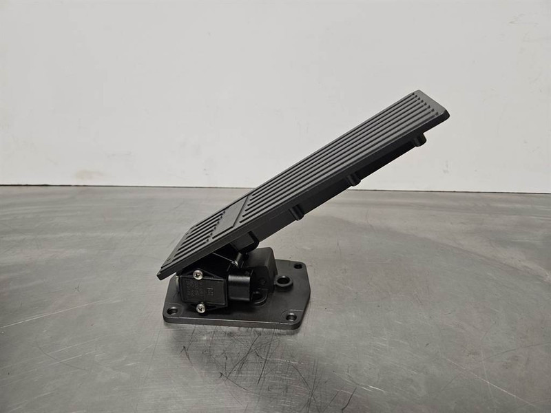 Terex TL260-5350260006-Gas pedal/Fusspedal/Gaspedaal - Električni sistem za Građevinska mašina: slika 4 Terex TL260-5350260006-Gas pedal/Fusspedal/Gaspedaal - Električni sistem za Građevinska mašina: slika 4