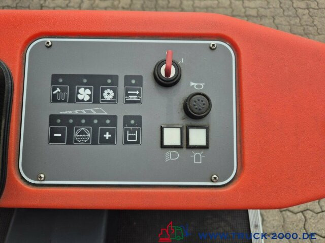 Hako Hakomatic B1100 Kehr- Nass- Scheuersaugmaschine - Mašina za pranje podova: slika 5 Hako Hakomatic B1100 Kehr- Nass- Scheuersaugmaschine - Mašina za pranje podova: slika 5