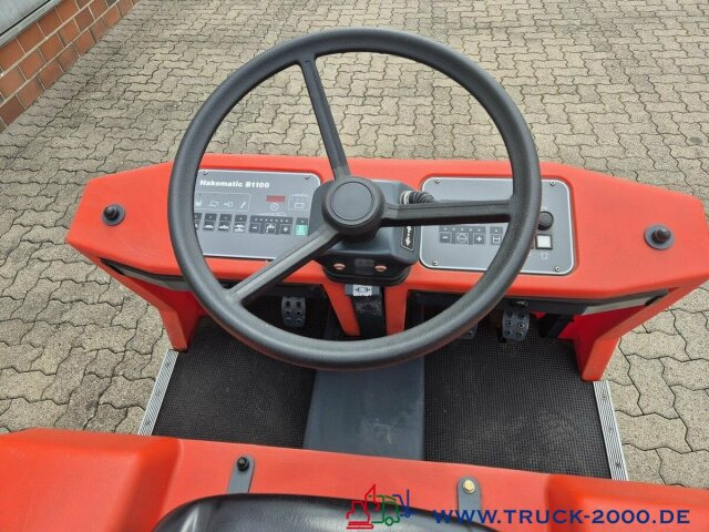 Hako Hakomatic B1100 Kehr- Nass- Scheuersaugmaschine - Mašina za pranje podova: slika 3 Hako Hakomatic B1100 Kehr- Nass- Scheuersaugmaschine - Mašina za pranje podova: slika 3