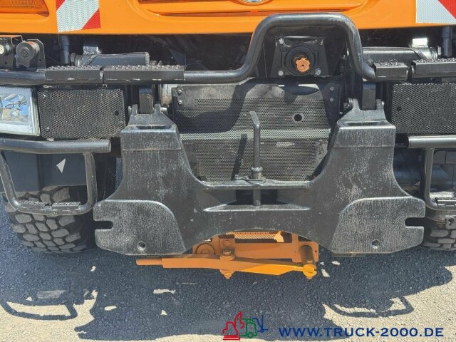 Unimog U300 4x4 Winterdienst Salzstreuer Zapfwelle - Kamion: slika 3 Unimog U300 4x4 Winterdienst Salzstreuer Zapfwelle - Kamion: slika 3