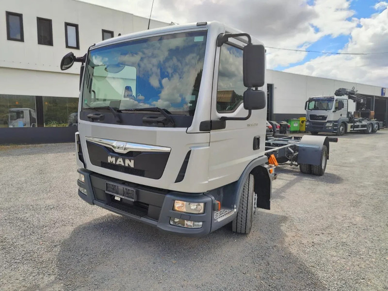 MAN TGL 12.250 Chassis cabine Euro6 - Kamion sa golom šasijom i zatvorenom kabinom: slika 2 MAN TGL 12.250 Chassis cabine Euro6 - Kamion sa golom šasijom i zatvorenom kabinom: slika 2