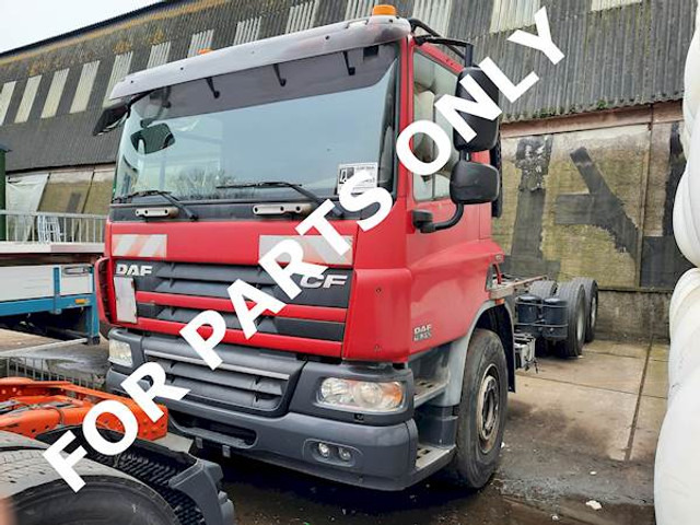 DAF CF75.310 6X2 - Kamion sa golom šasijom i zatvorenom kabinom: slika 2 DAF CF75.310 6X2 - Kamion sa golom šasijom i zatvorenom kabinom: slika 2