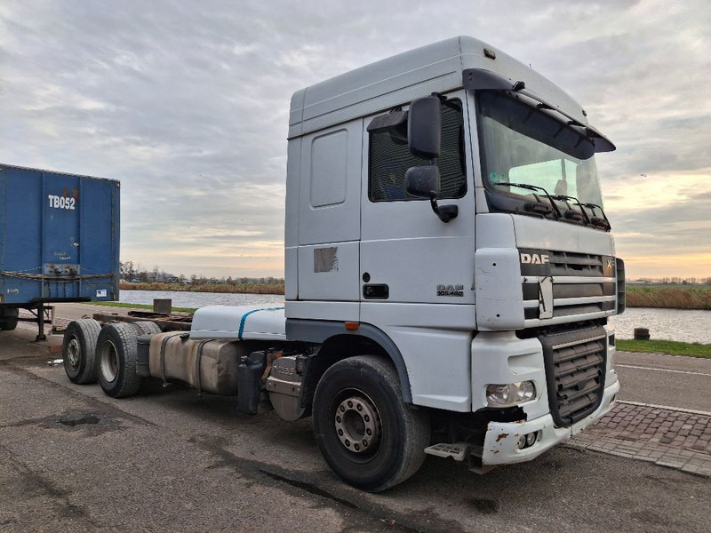 DAF XF 105.460 - Kamion sa golom šasijom i zatvorenom kabinom: slika 2 DAF XF 105.460 - Kamion sa golom šasijom i zatvorenom kabinom: slika 2