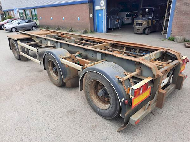 Floor FLA-3-101 - Poluprikolica za prevoz kontejnera/ Poluprikolica sa promenjivim sandukom: slika 4 Floor FLA-3-101 - Poluprikolica za prevoz kontejnera/ Poluprikolica sa promenjivim sandukom: slika 4