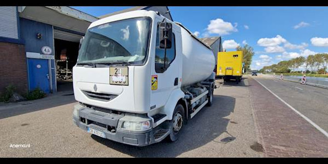 Renault MIDLUM 220 GAS / LPG - Kamion cisterna: slika 2 Renault MIDLUM 220 GAS / LPG - Kamion cisterna: slika 2