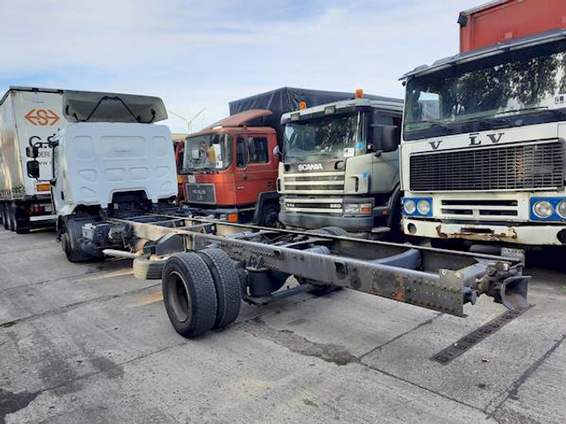 Renault MIDLUM 220 - Kamion sa golom šasijom i zatvorenom kabinom: slika 2 Renault MIDLUM 220 - Kamion sa golom šasijom i zatvorenom kabinom: slika 2