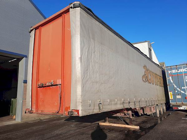 Renders 12.27E - Poluprikolica sa ceradom: slika 1 Renders 12.27E - Poluprikolica sa ceradom: slika 1