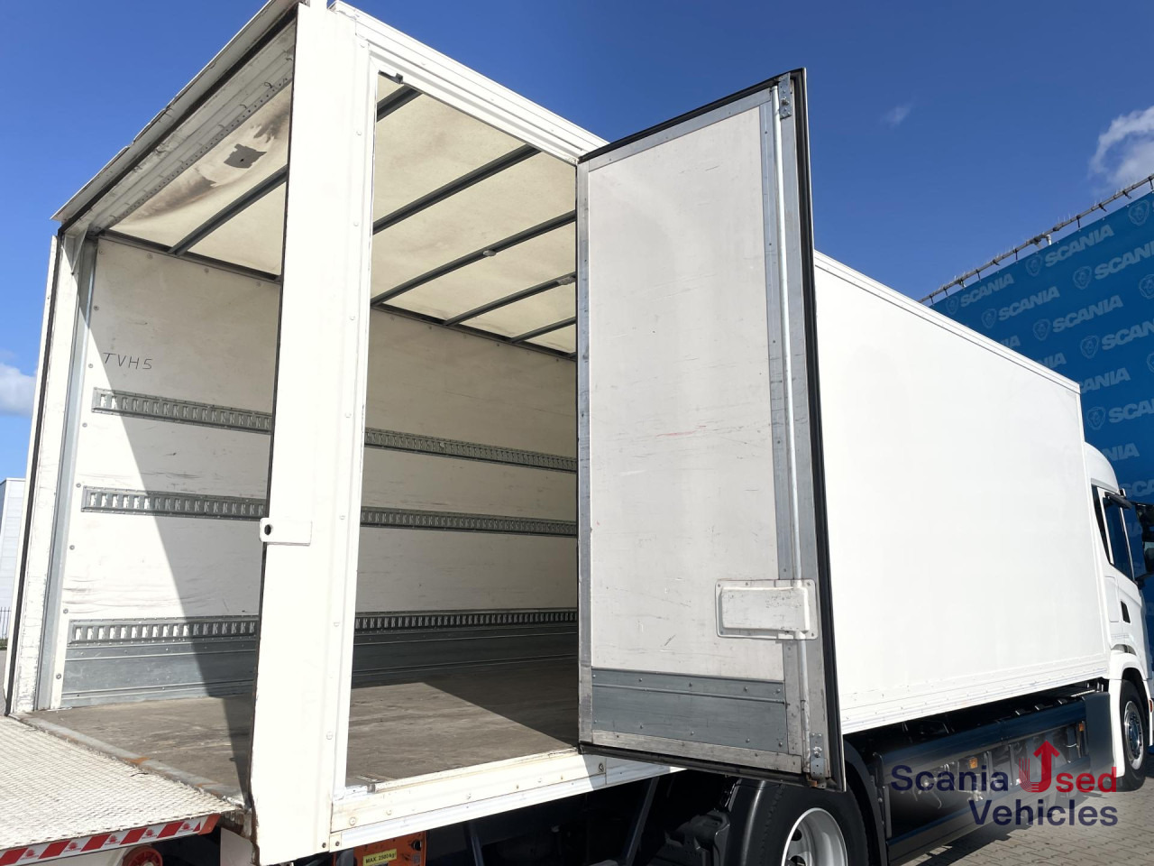 Kamion sa zatvorenim sandukom SCANIA G 280 B4x2NB RETARDER FULL AIR CNG TAIL LIFT 2.5T: slika 14