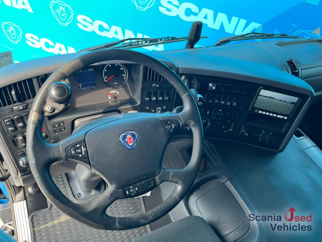 SCANIA P 250 DB4x2MNA AIRCO TAILLIFT 1.5T BOX 675X250X235 - Kamion sa zatvorenim sandukom: slika 2 SCANIA P 250 DB4x2MNA AIRCO TAILLIFT 1.5T BOX 675X250X235 - Kamion sa zatvorenim sandukom: slika 2