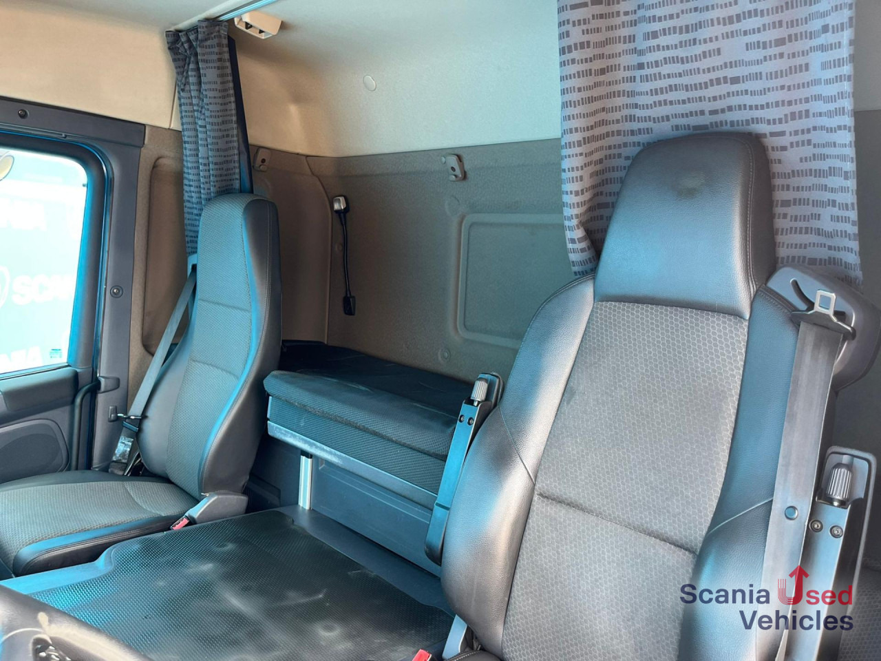 SCANIA P 250 DB4x2MNA AIRCO TAILLIFT 1.5T BOX 675X250X235 - Kamion sa zatvorenim sandukom: slika 4 SCANIA P 250 DB4x2MNA AIRCO TAILLIFT 1.5T BOX 675X250X235 - Kamion sa zatvorenim sandukom: slika 4