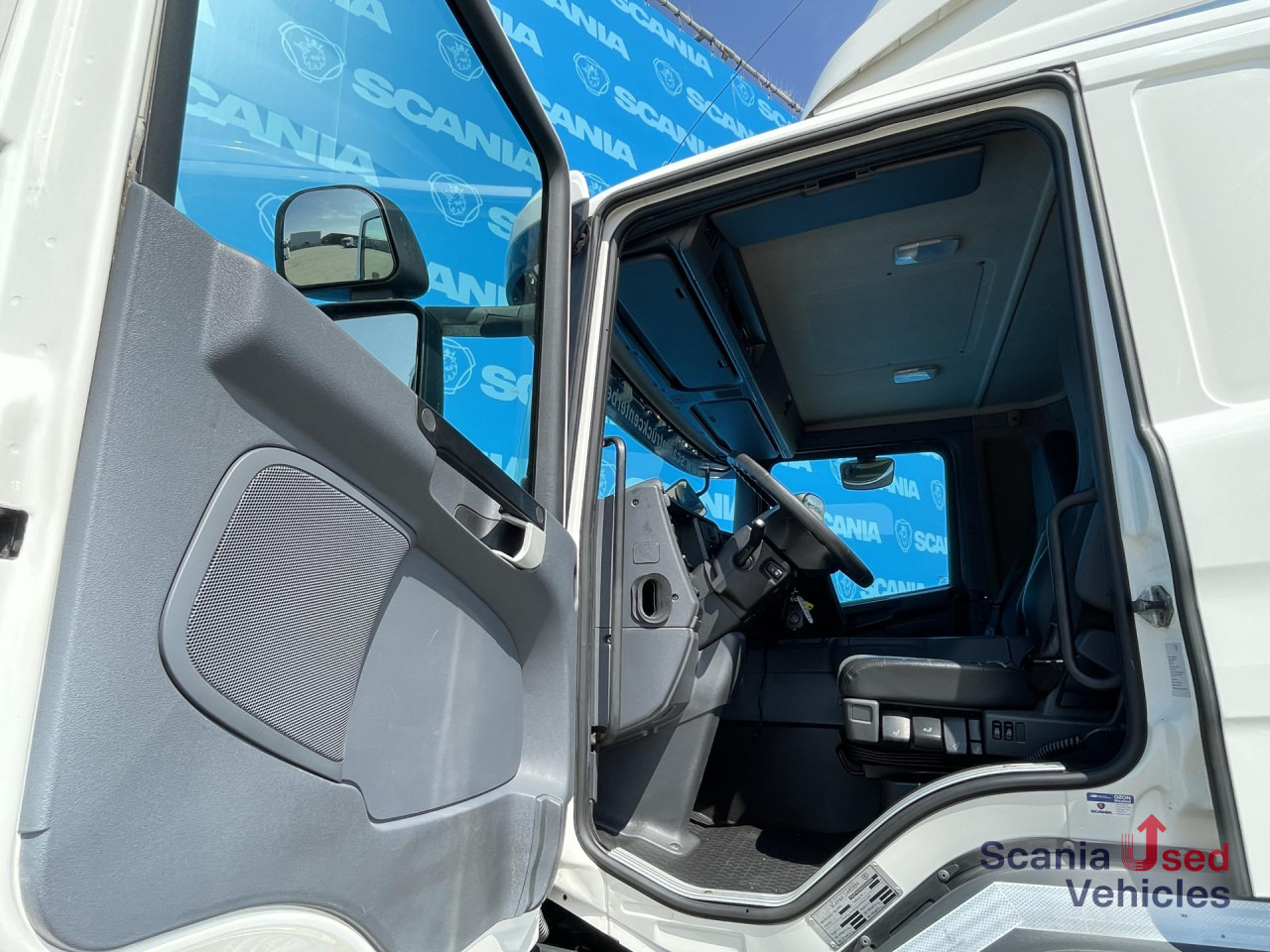 SCANIA P 250 DB4x2MNB SIDE DOORS FULL AIR 250X246X250CM - Kamion sa zatvorenim sandukom: slika 4 SCANIA P 250 DB4x2MNB SIDE DOORS FULL AIR 250X246X250CM - Kamion sa zatvorenim sandukom: slika 4