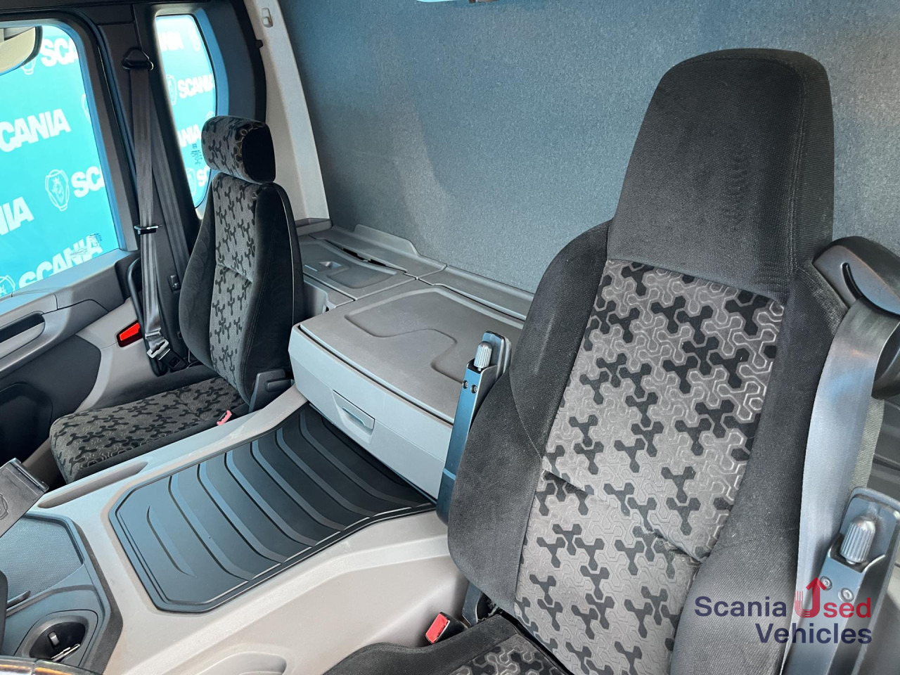 SCANIA P 320 B6x2*4NB RETARDER FULL AIR 8T 7.2x2.5x2.35M - Kamion sa zatvorenim sandukom: slika 3 SCANIA P 320 B6x2*4NB RETARDER FULL AIR 8T 7.2x2.5x2.35M - Kamion sa zatvorenim sandukom: slika 3