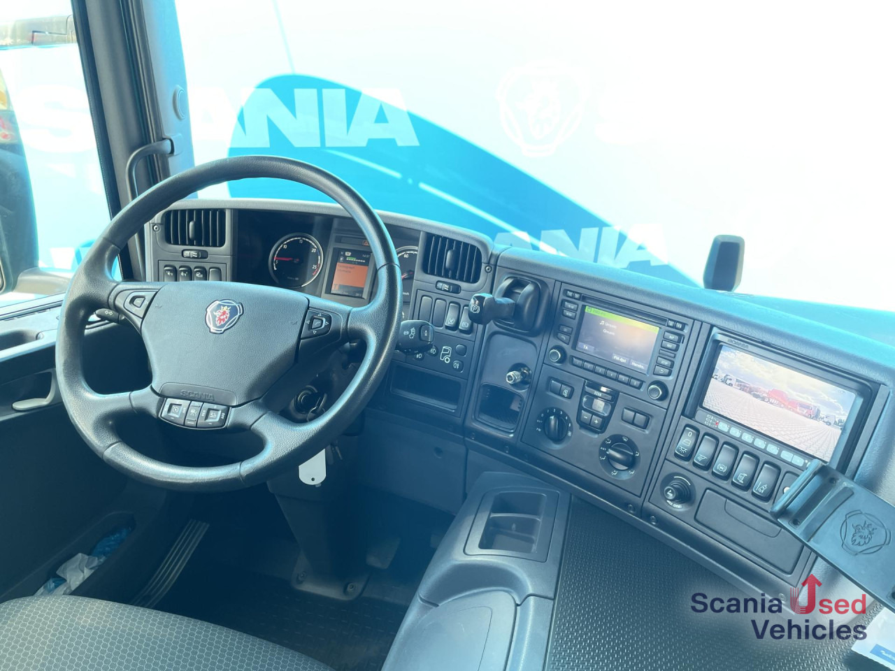 SCANIA P 320 DB4x2MNB RETARDER FULL AIR CURTAIN TAILLIFT - Kamion sa tovarnim sandukom: slika 5 SCANIA P 320 DB4x2MNB RETARDER FULL AIR CURTAIN TAILLIFT - Kamion sa tovarnim sandukom: slika 5