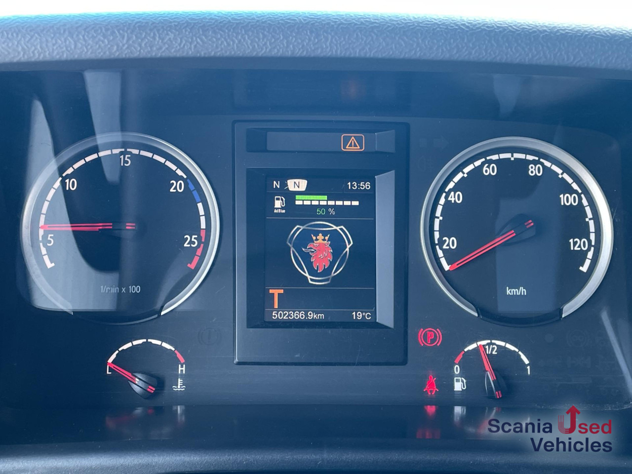SCANIA P 320 DB4x2MNB RETARDER FULL AIR CURTAIN TAILLIFT - Kamion sa tovarnim sandukom: slika 2 SCANIA P 320 DB4x2MNB RETARDER FULL AIR CURTAIN TAILLIFT - Kamion sa tovarnim sandukom: slika 2