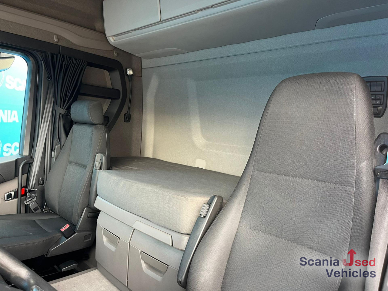 SCANIA R 410 A4x2NA RETARDER ADR FL LED ACC - Tegljač: slika 4 SCANIA R 410 A4x2NA RETARDER ADR FL LED ACC - Tegljač: slika 4