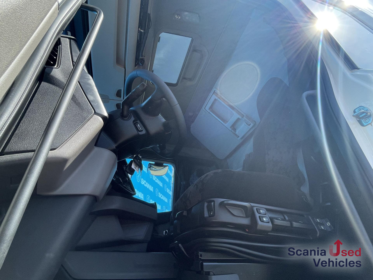 SCANIA R 450 A4x2NA DIFF-L RETARDER ACC 2X TANK - Tegljač: slika 4 SCANIA R 450 A4x2NA DIFF-L RETARDER ACC 2X TANK - Tegljač: slika 4