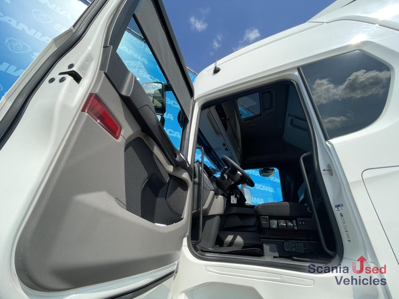 SCANIA R 450 A4x2NA DIFF-L RETARDER ACC SMART 2 - Tegljač: slika 4 SCANIA R 450 A4x2NA DIFF-L RETARDER ACC SMART 2 - Tegljač: slika 4