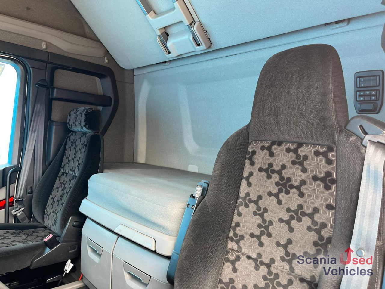 SCANIA R 450 A4x2NA RETARDER DIFF-L SMART2 ACC - Tegljač: slika 4 SCANIA R 450 A4x2NA RETARDER DIFF-L SMART2 ACC - Tegljač: slika 4