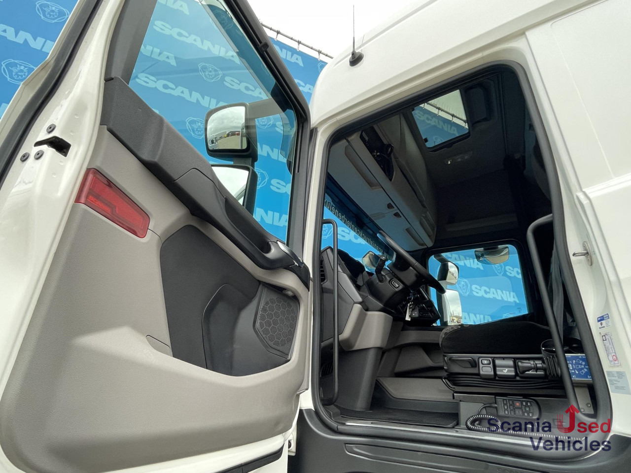 SCANIA R 450 A4x2NB DIFF-L RETARDER FULL AIR 8T HYDRO - Tegljač: slika 3 SCANIA R 450 A4x2NB DIFF-L RETARDER FULL AIR 8T HYDRO - Tegljač: slika 3