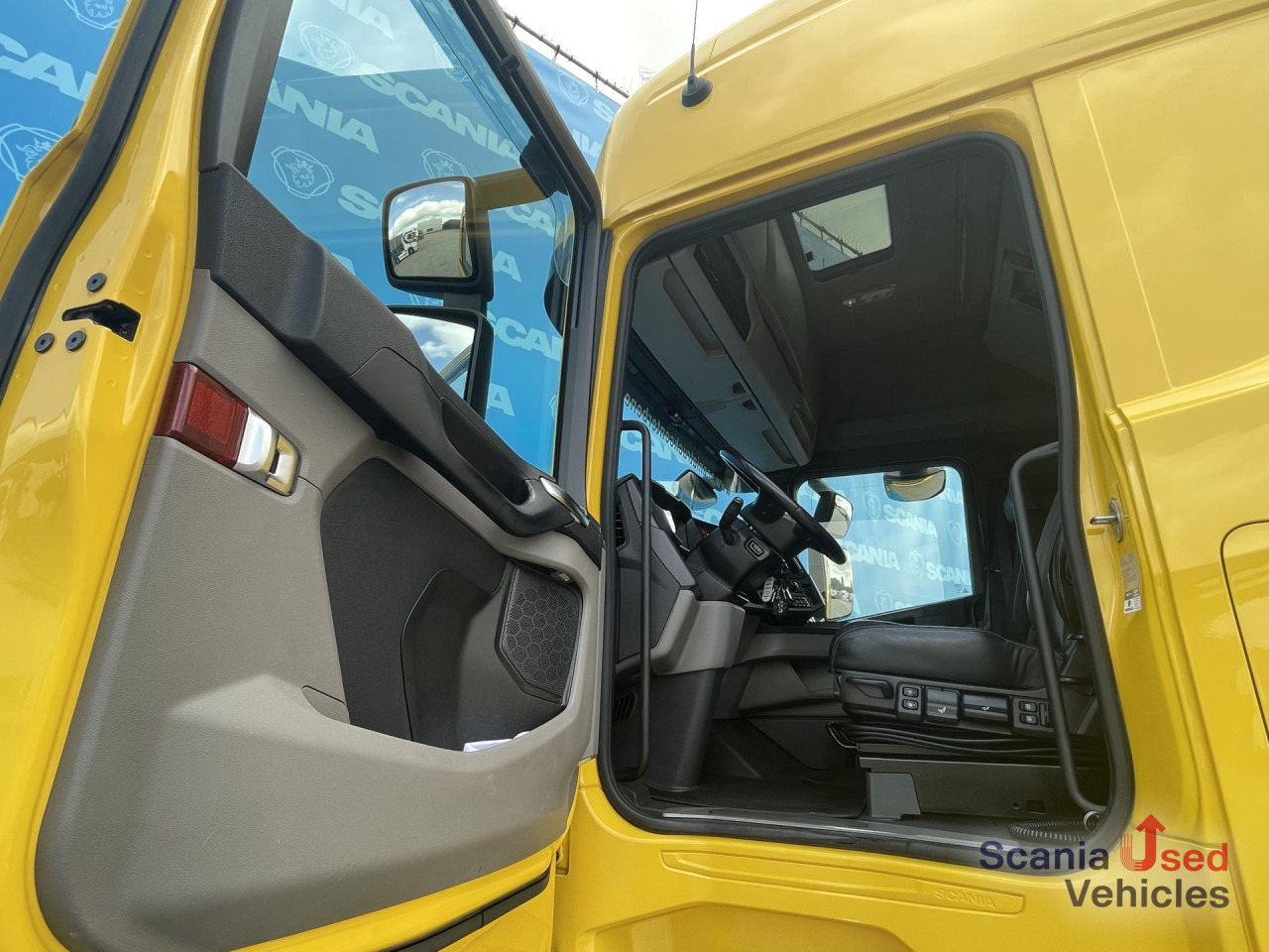 SCANIA S 450 A4X2EB RETARDER P-AIRCO MEGA LIFTING FIFTHW - Tegljač: slika 3 SCANIA S 450 A4X2EB RETARDER P-AIRCO MEGA LIFTING FIFTHW - Tegljač: slika 3