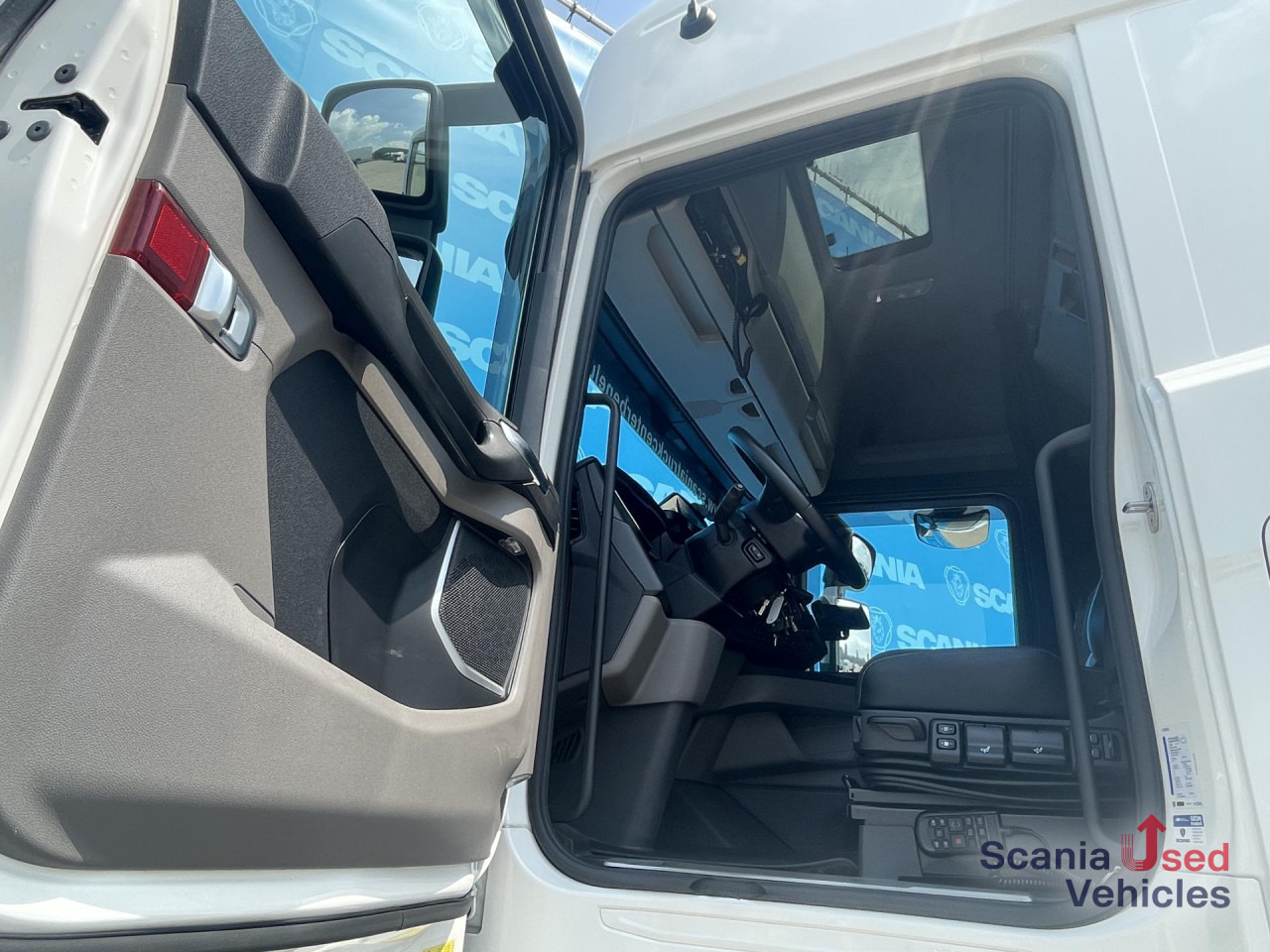 SCANIA S 500 A4x2NB RETARDER DIFF-L PARK AIRCO FULL AIR - Tegljač: slika 4 SCANIA S 500 A4x2NB RETARDER DIFF-L PARK AIRCO FULL AIR - Tegljač: slika 4