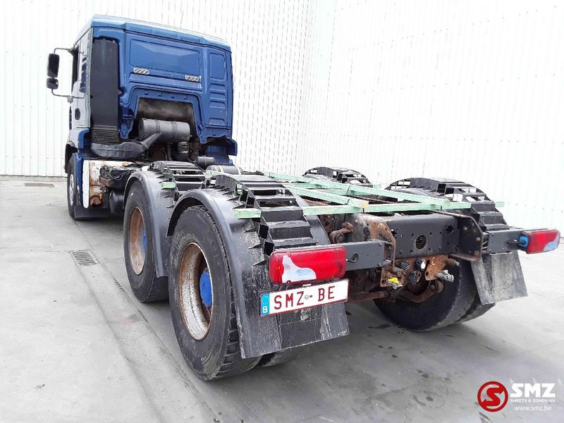 Kamion sa golom šasijom i zatvorenom kabinom MAN TGA 26.480 6x4 manual: slika 10