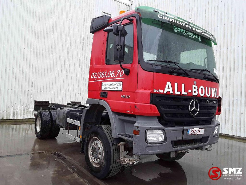 Mercedes-Benz Actros 1832 4x4 209000 km!! - Kamion sa golom šasijom i zatvorenom kabinom: slika 1 Mercedes-Benz Actros 1832 4x4 209000 km!! - Kamion sa golom šasijom i zatvorenom kabinom: slika 1