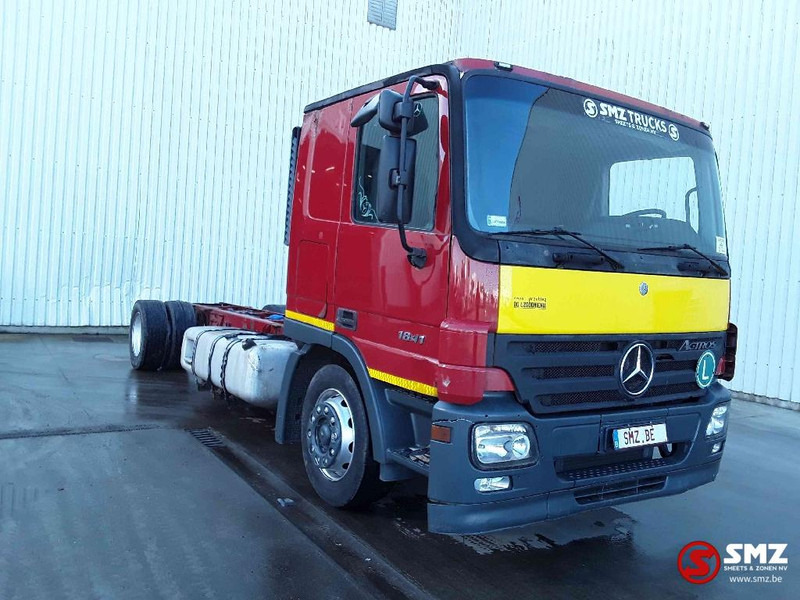 Mercedes-Benz Actros 1841 - Kamion sa golom šasijom i zatvorenom kabinom: slika 1 Mercedes-Benz Actros 1841 - Kamion sa golom šasijom i zatvorenom kabinom: slika 1