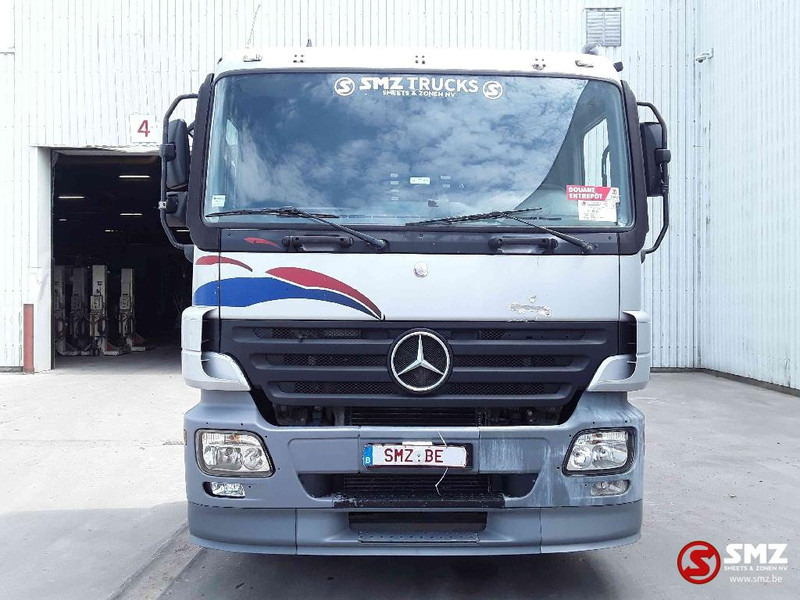Mercedes-Benz Actros 2541 manual 6x2 - Kamion sa golom šasijom i zatvorenom kabinom: slika 2 Mercedes-Benz Actros 2541 manual 6x2 - Kamion sa golom šasijom i zatvorenom kabinom: slika 2