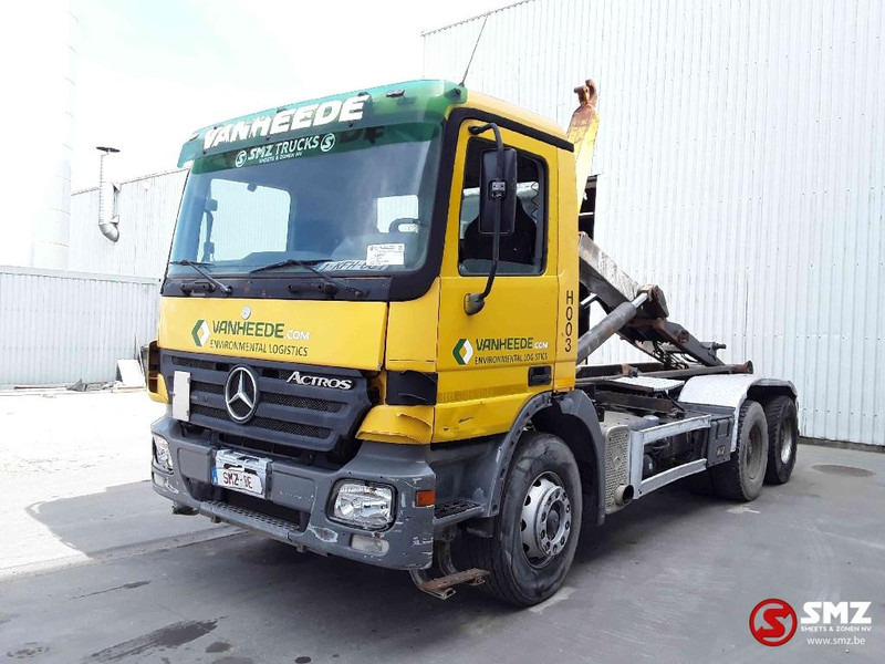 Mercedes-Benz Actros 2636 6x4 lames steel 3x - Kamion za prevoz kontejnera/ Kamion sa promenjivim sandukom: slika 3 Mercedes-Benz Actros 2636 6x4 lames steel 3x - Kamion za prevoz kontejnera/ Kamion sa promenjivim sandukom: slika 3