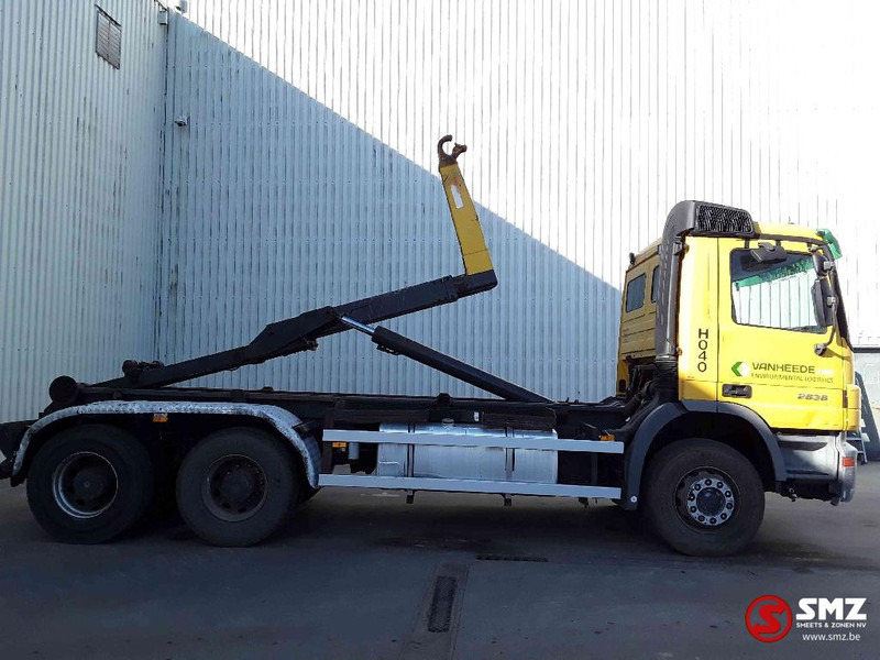 Mercedes-Benz Actros 2636 6x4 steel lames 3x - Kamion za prevoz kontejnera/ Kamion sa promenjivim sandukom: slika 4 Mercedes-Benz Actros 2636 6x4 steel lames 3x - Kamion za prevoz kontejnera/ Kamion sa promenjivim sandukom: slika 4