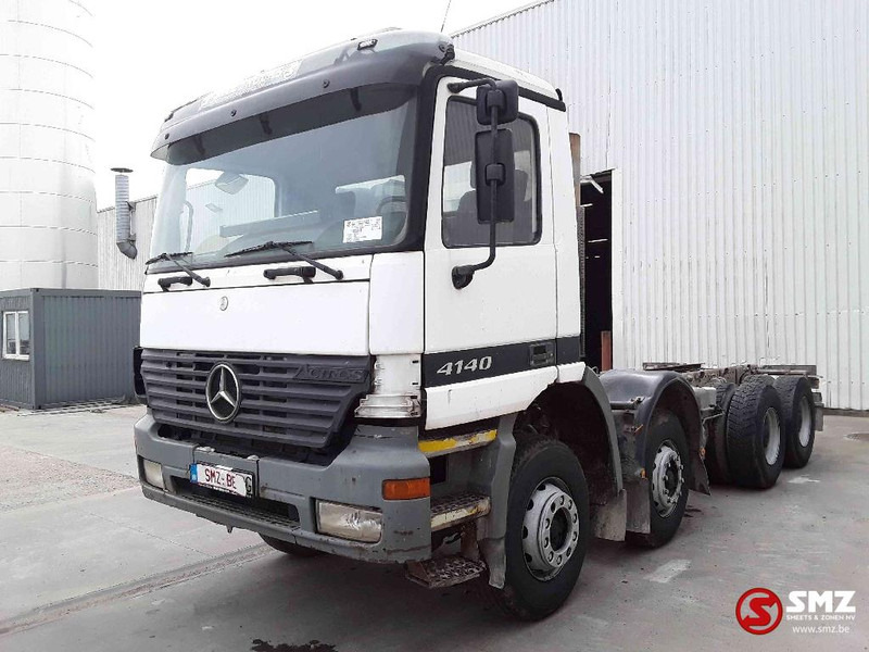 Mercedes-Benz Actros 4140 manual - Kamion sa golom šasijom i zatvorenom kabinom: slika 3 Mercedes-Benz Actros 4140 manual - Kamion sa golom šasijom i zatvorenom kabinom: slika 3