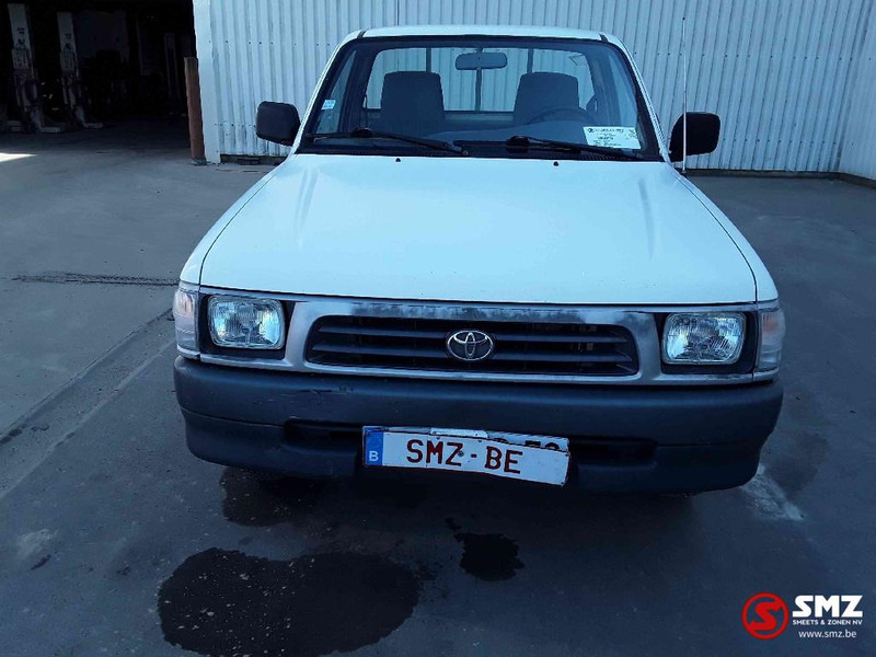 Toyota Hilux - Automobil: slika 2 Toyota Hilux - Automobil: slika 2