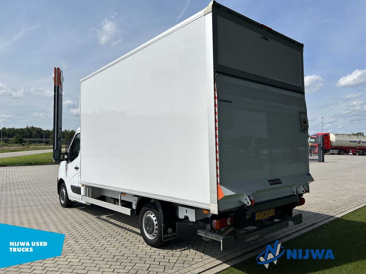 Renault Master T35 145 Laadklep + Zijdeur Kasten - Furgon: slika 4 Renault Master T35 145 Laadklep + Zijdeur Kasten - Furgon: slika 4
