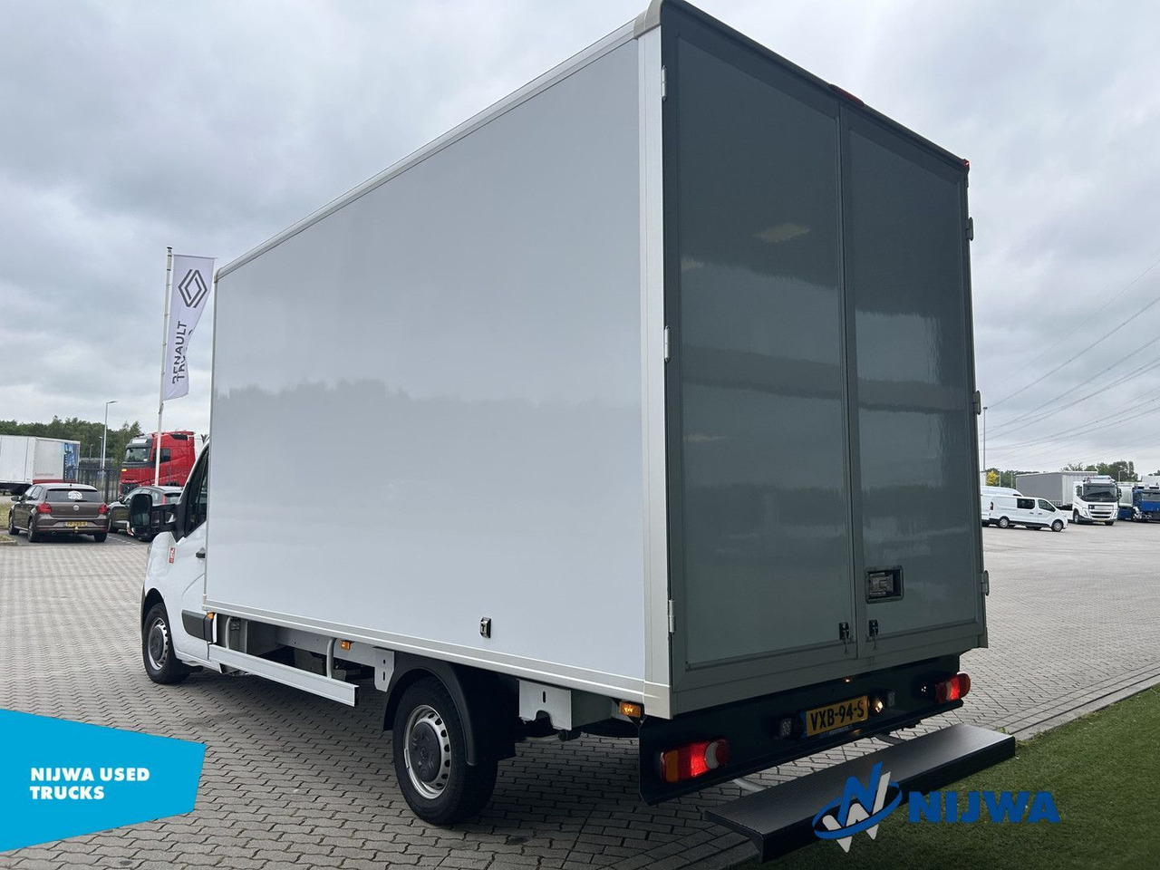 Renault Master T35 165 Navigatie + Achteruitrijcamera - Kamion sa golom šasijom i zatvorenom kabinom: slika 4 Renault Master T35 165 Navigatie + Achteruitrijcamera - Kamion sa golom šasijom i zatvorenom kabinom: slika 4