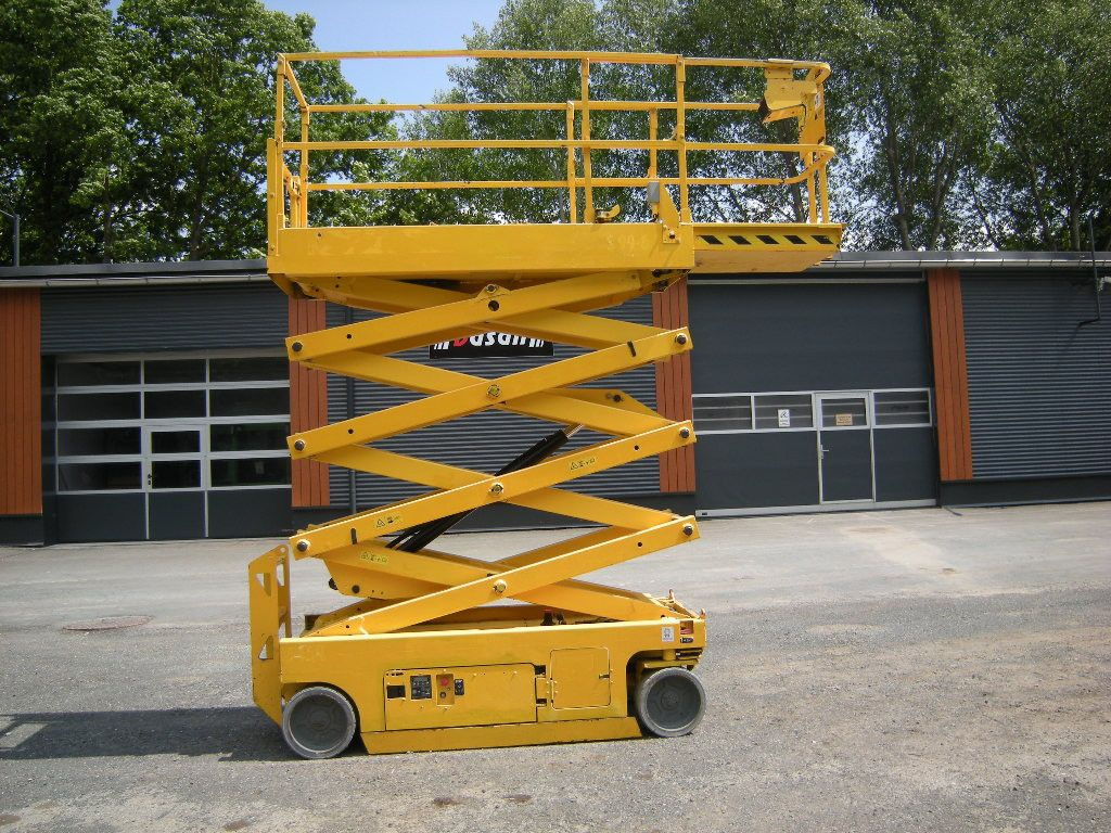 Genie GS-2632, Scherenarbeitsbühne Genie 10 m - Vazdušna platforma montirana na kamion: slika 1 Genie GS-2632, Scherenarbeitsbühne Genie 10 m - Vazdušna platforma montirana na kamion: slika 1