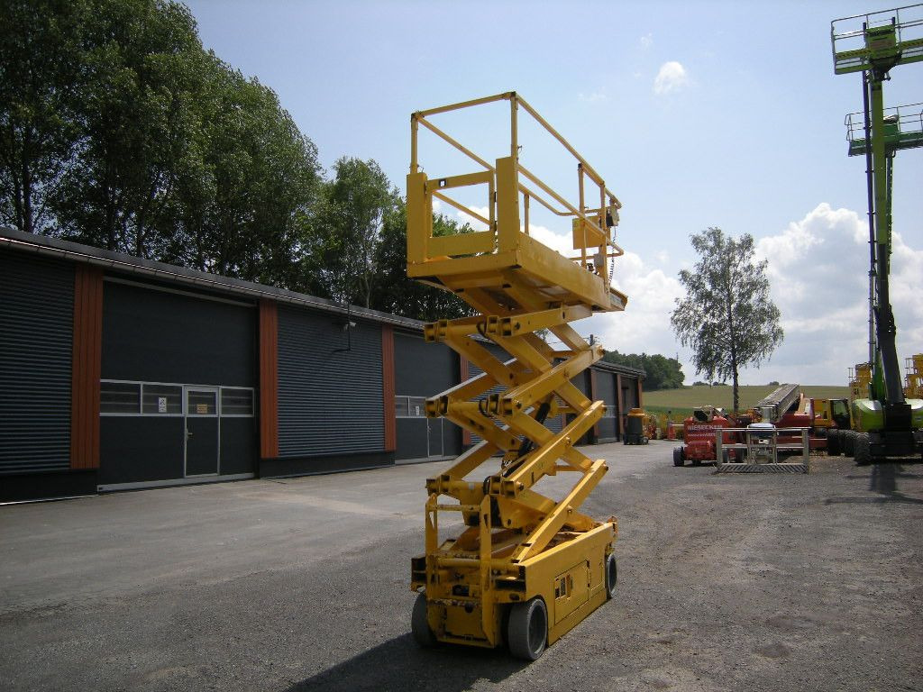 Genie GS-2632, Scherenarbeitsbühne Genie 10 m - Vazdušna platforma montirana na kamion: slika 2 Genie GS-2632, Scherenarbeitsbühne Genie 10 m - Vazdušna platforma montirana na kamion: slika 2