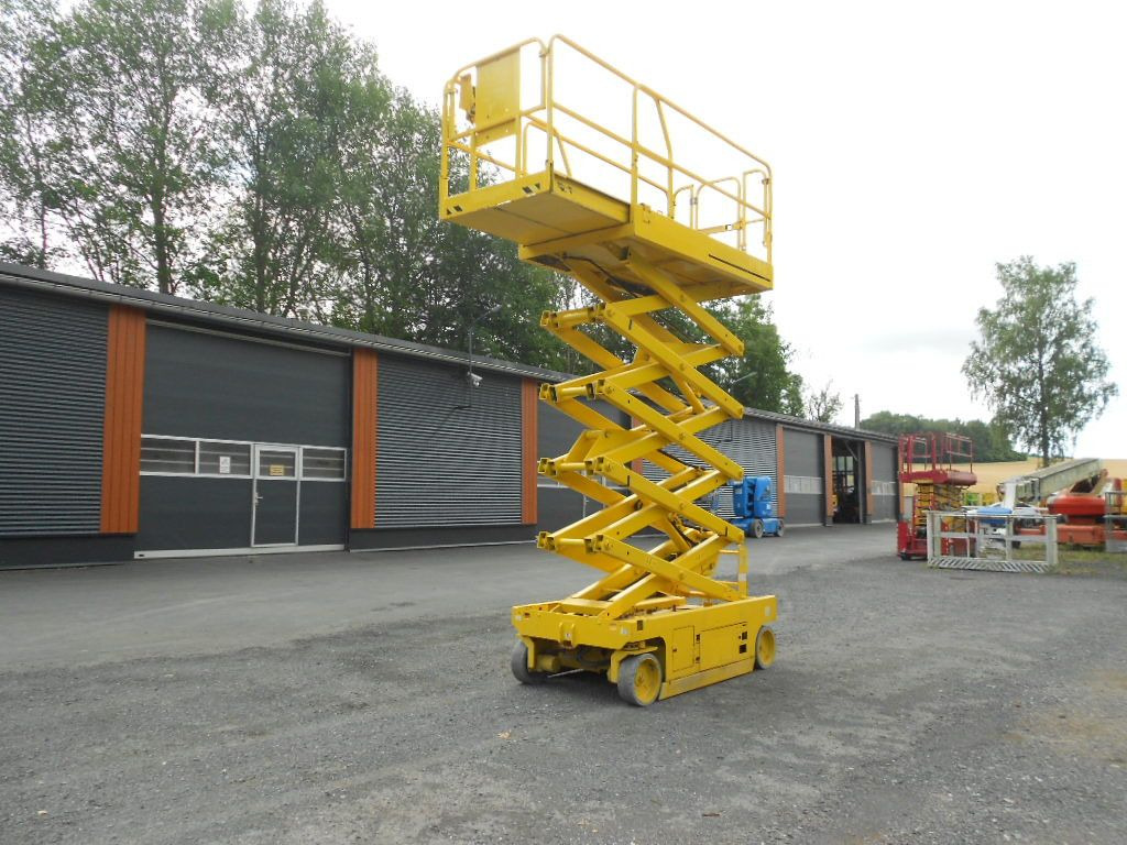 Genie GS 3246, Scherenarbeitsbühne Genie 11,9 m - Lift u obliku makaza: slika 2 Genie GS 3246, Scherenarbeitsbühne Genie 11,9 m - Lift u obliku makaza: slika 2