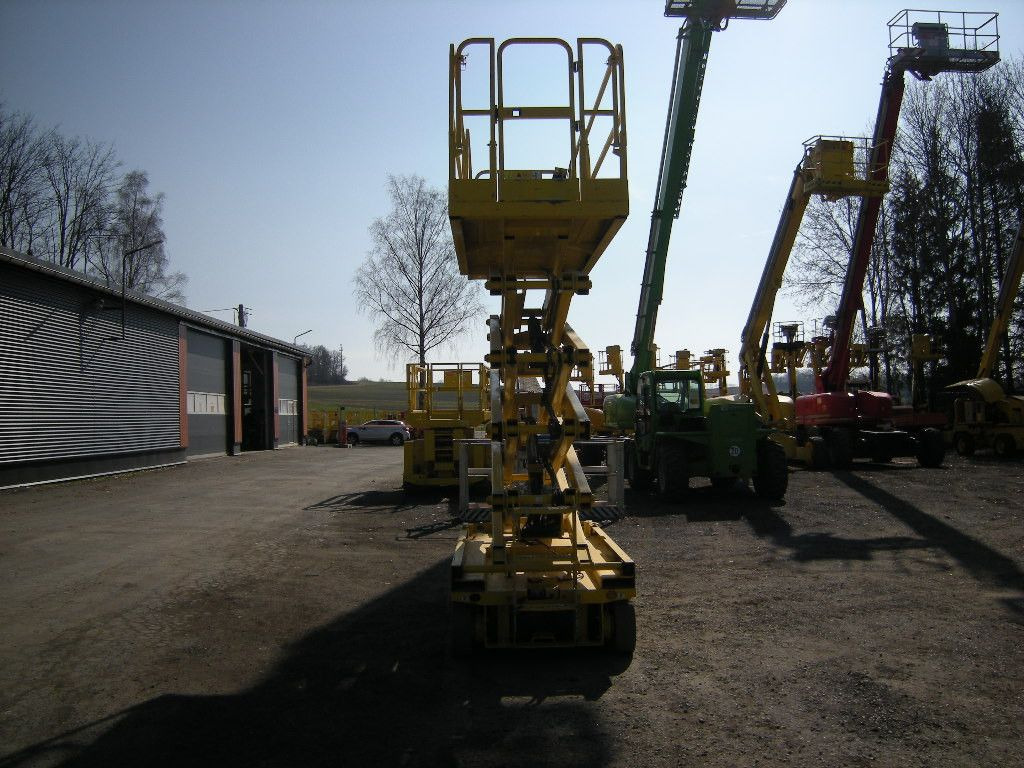 Genie GS 3246, Scherenarbeitsbühne Genie 11,9 m - Vazdušna platforma montirana na kamion: slika 3 Genie GS 3246, Scherenarbeitsbühne Genie 11,9 m - Vazdušna platforma montirana na kamion: slika 3