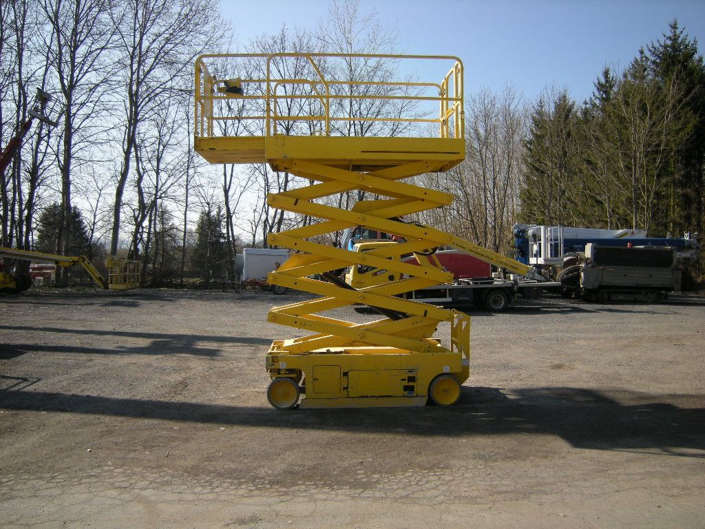 Genie GS 3246, Scherenarbeitsbühne Genie 11,9 m - Vazdušna platforma montirana na kamion: slika 5 Genie GS 3246, Scherenarbeitsbühne Genie 11,9 m - Vazdušna platforma montirana na kamion: slika 5